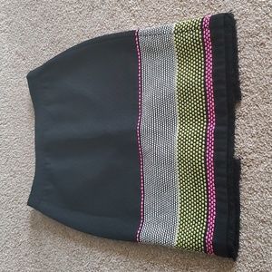 Trina Turk black embroidered pencil skirt sz 0